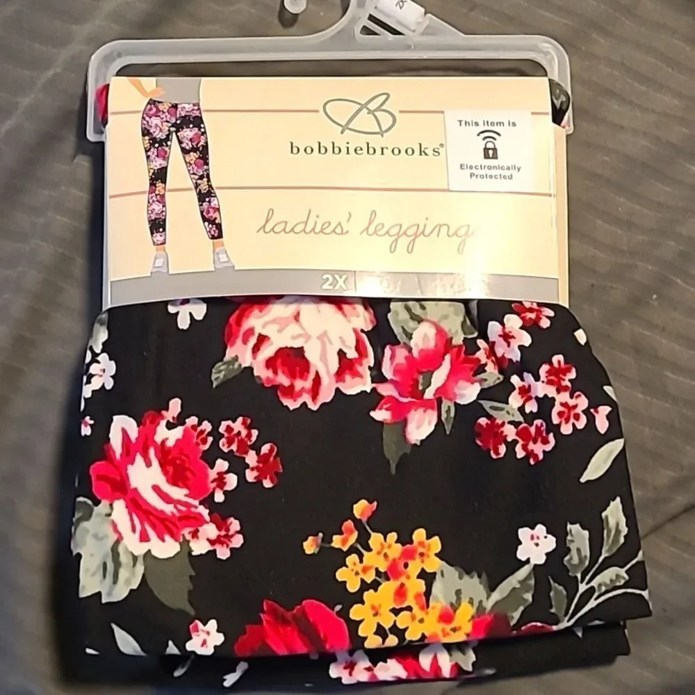 Bobbie Brooks Black Floral Leggings 2 sizes - Picture 1 of 3